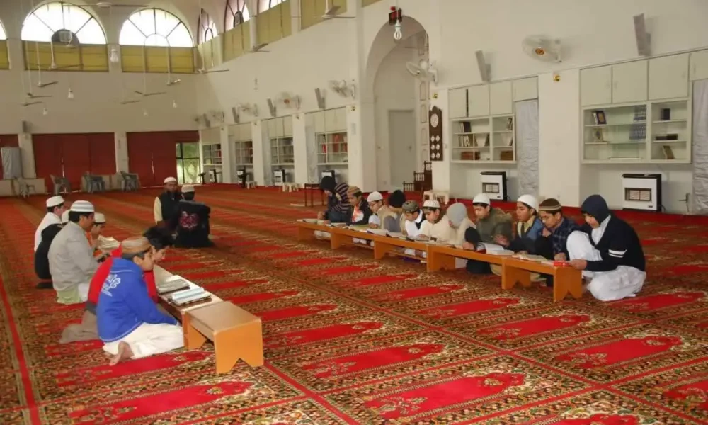 Children-reading-Quran-in-Allah-o-Akbar-Mosque-Phase-I-DHA-Lahore